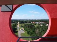 Blick durch das 'Auge des Seezeichens' auf Cottbus Foto: Micklitza